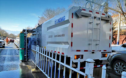 至尊国际护栏洗濯车在西藏举行洗濯作业