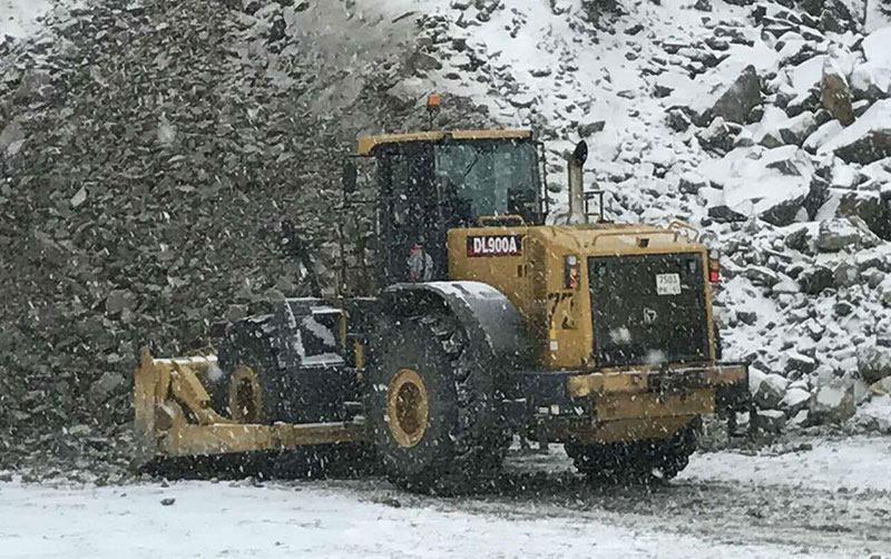 至尊国际轮推在露天矿山施工