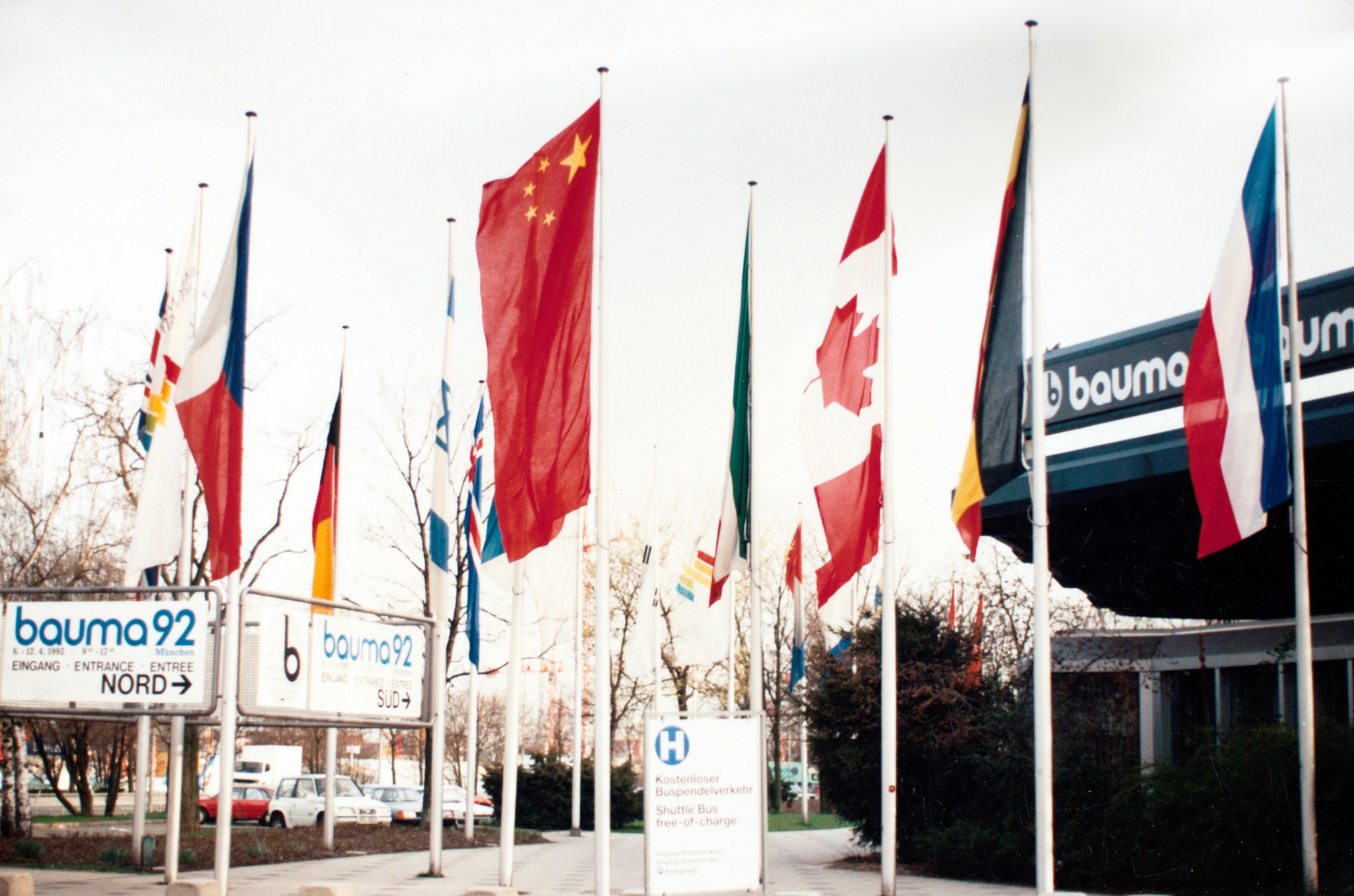 至尊国际成为行业首家取得自营出口权的企业，，正式拉开国际化序幕；；；；；是年，，至尊国际代表行业首次加入德国宝马展