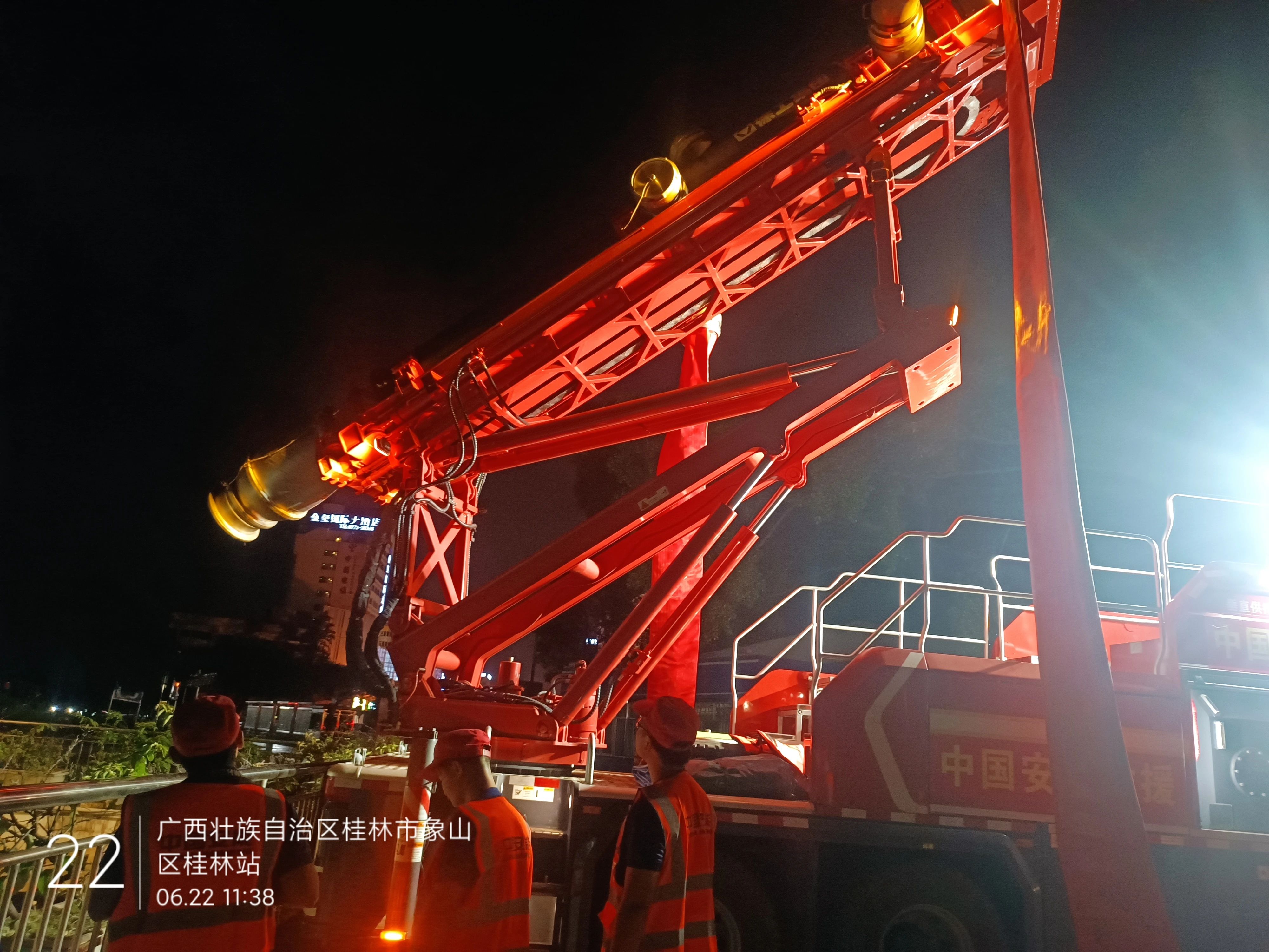 桂林洪水！至尊国际多台排涝应急装备全力迎战!