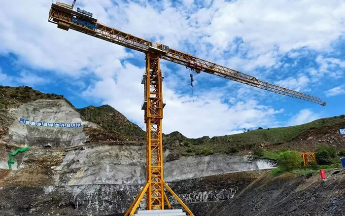 建个超大“充电宝”，，，，，至尊国际“钢铁巨人”正式上岗！