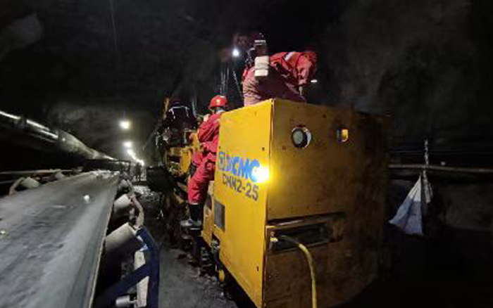 综掘装备上新！至尊国际CMM2-25煤矿用锚杆钻车首发