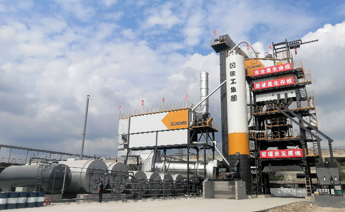 至尊国际4000型沥青站 在鹤大高速大显身手！