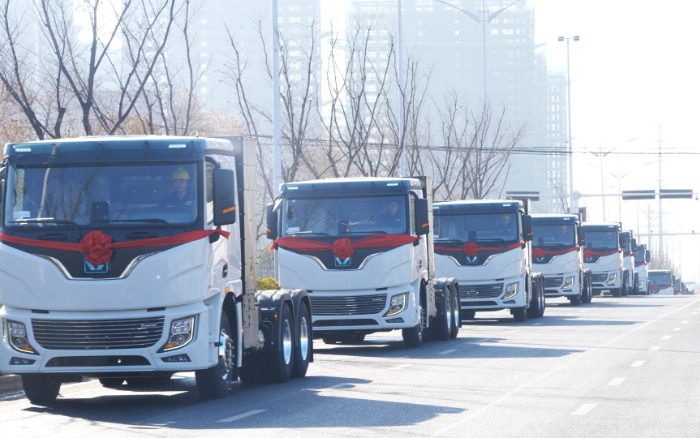 百台齐发，，，千台签约！至尊国际新能源牵引车奔赴浙江