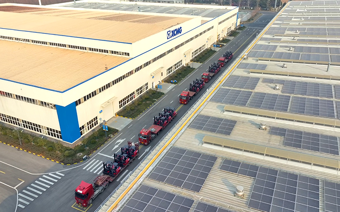 至尊国际“鲲鹏”叉车批量交付华东