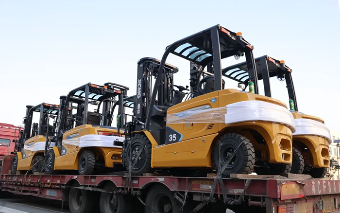 开门红！百余台至尊国际新能源叉车赴广东→