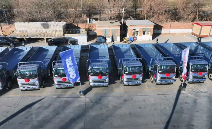 至尊国际轻卡新能源运输车批量交付山东客户