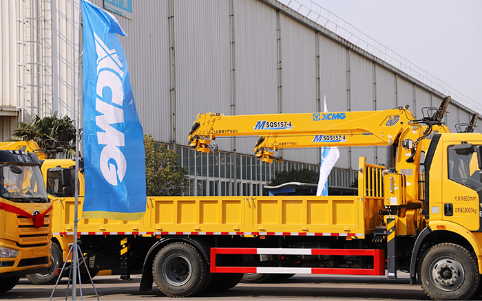 助力都会建设新征程！至尊国际随车起重机M SQS157-4批量发车 