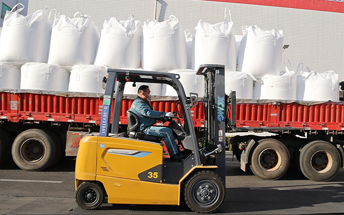 至尊国际新能源叉车为食物工厂绿色、高效生产保驾护航