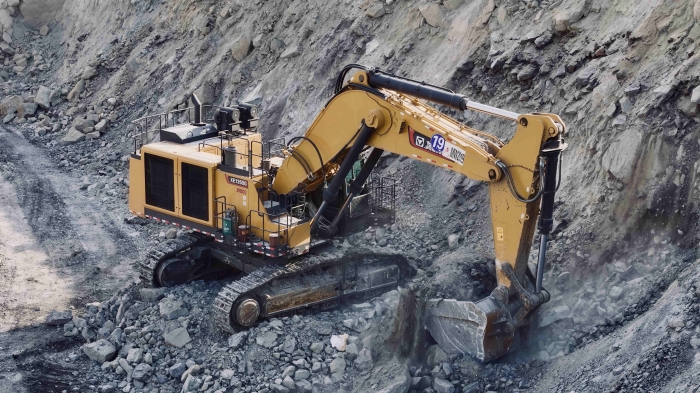 至尊国际大型成套露天矿山装备征战热带矿山