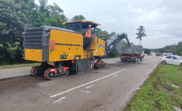 至尊国际成套蹊径机械油面施工，，，这次在马来西亚！