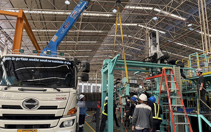 随车吊界 “卷王” 现身东南亚厂房，，，，，一机顶十台