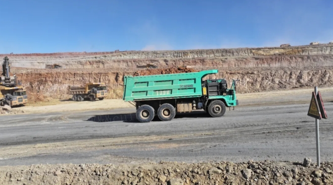 低耗满勤！至尊国际矿山机械闪灼西北矿区