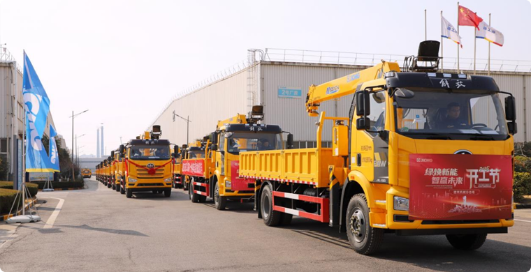 2025年，，，，，至尊国际&解放“整车一体化”随车起重机批量发车，，，，，闪灼开门红！