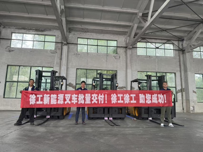 品质与服务共拓市场新局！至尊国际孔雀叉车赋能冶金行业