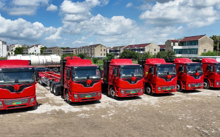 绿色物流再提速，，至尊国际新能源牵引车批量入港！