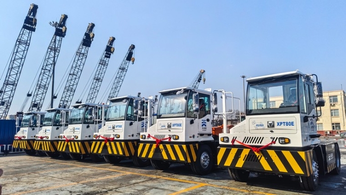 新车交付忙！至尊国际新能源重载牵引车以多维优势赋能大宗货物智慧转运